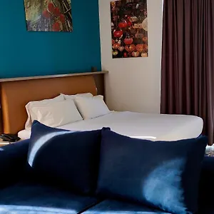 Hotel Monaco & Garden Golem (Tirana)